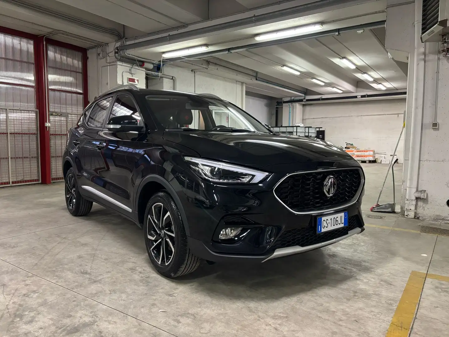MG ZS 1.5L 5MT LUXURY - BLACK Чорний - 1