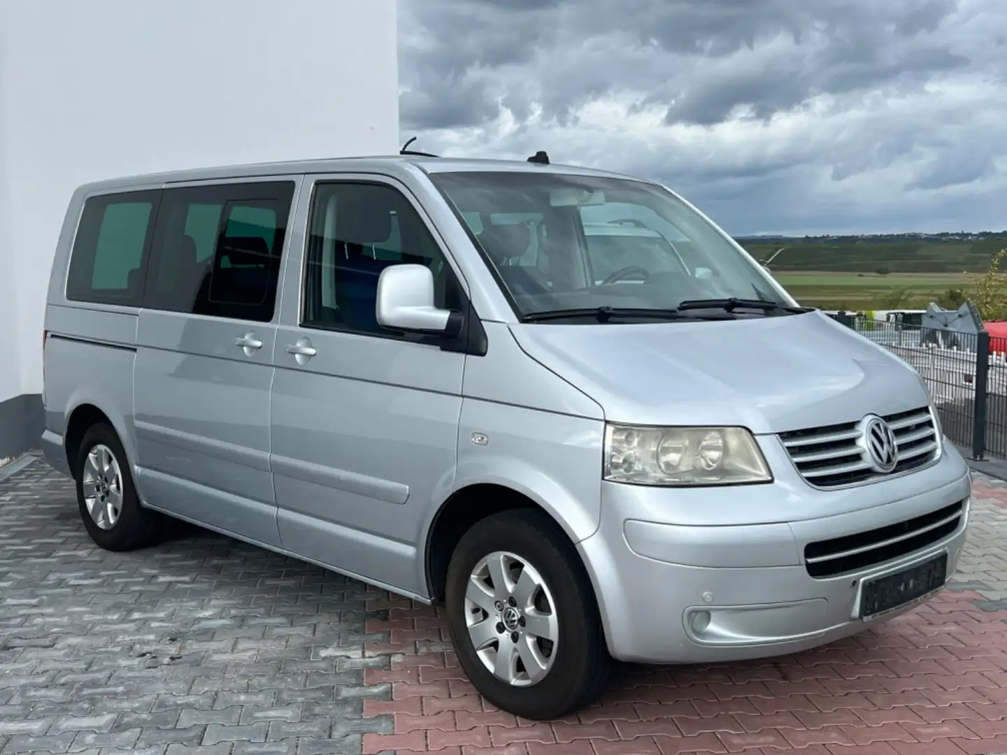 Volkswagen T5 Multivan *7SITZER*TISCH*AUTOMATIK*STDHZG* Argento - 1