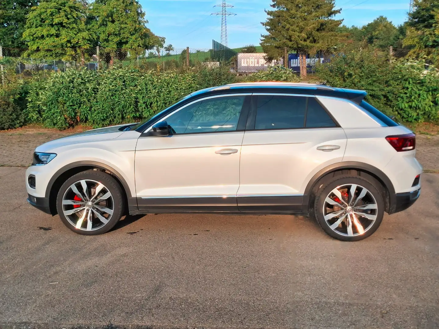 Volkswagen T-Roc Sport, AHK, 8 f. ber. Navi, App-Con., Kamera Weiß - 2