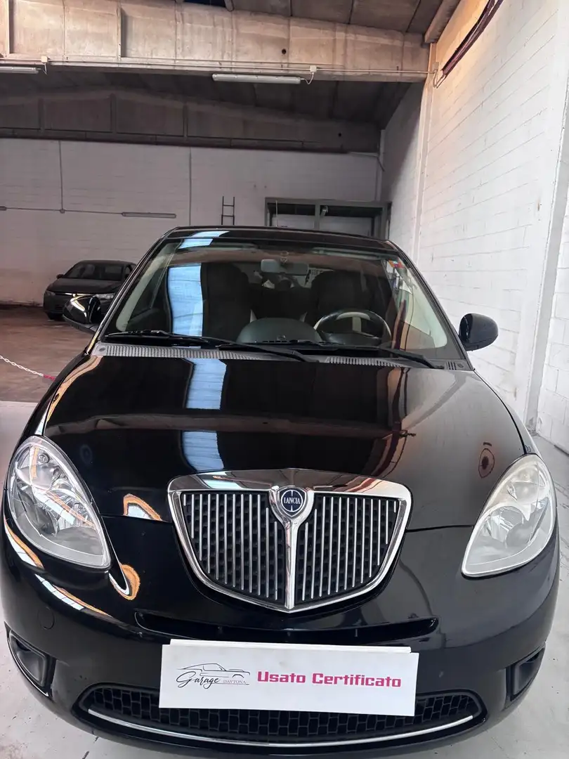 Lancia Ypsilon Ypsilon II 2007 1.2 8v Ego Schwarz - 1