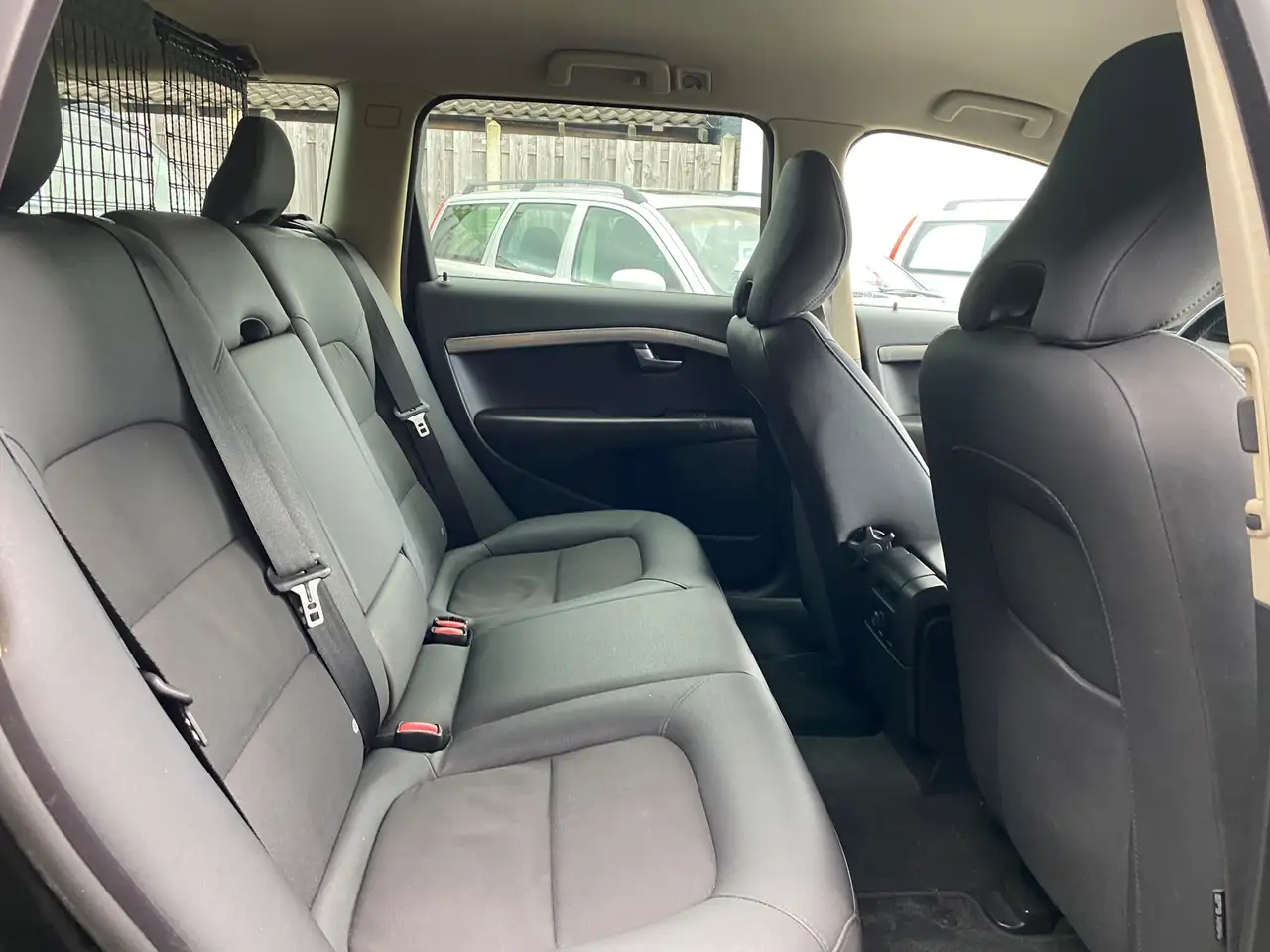 VOLVO V70 2.5T 200ch - VOLANT EN CUIR