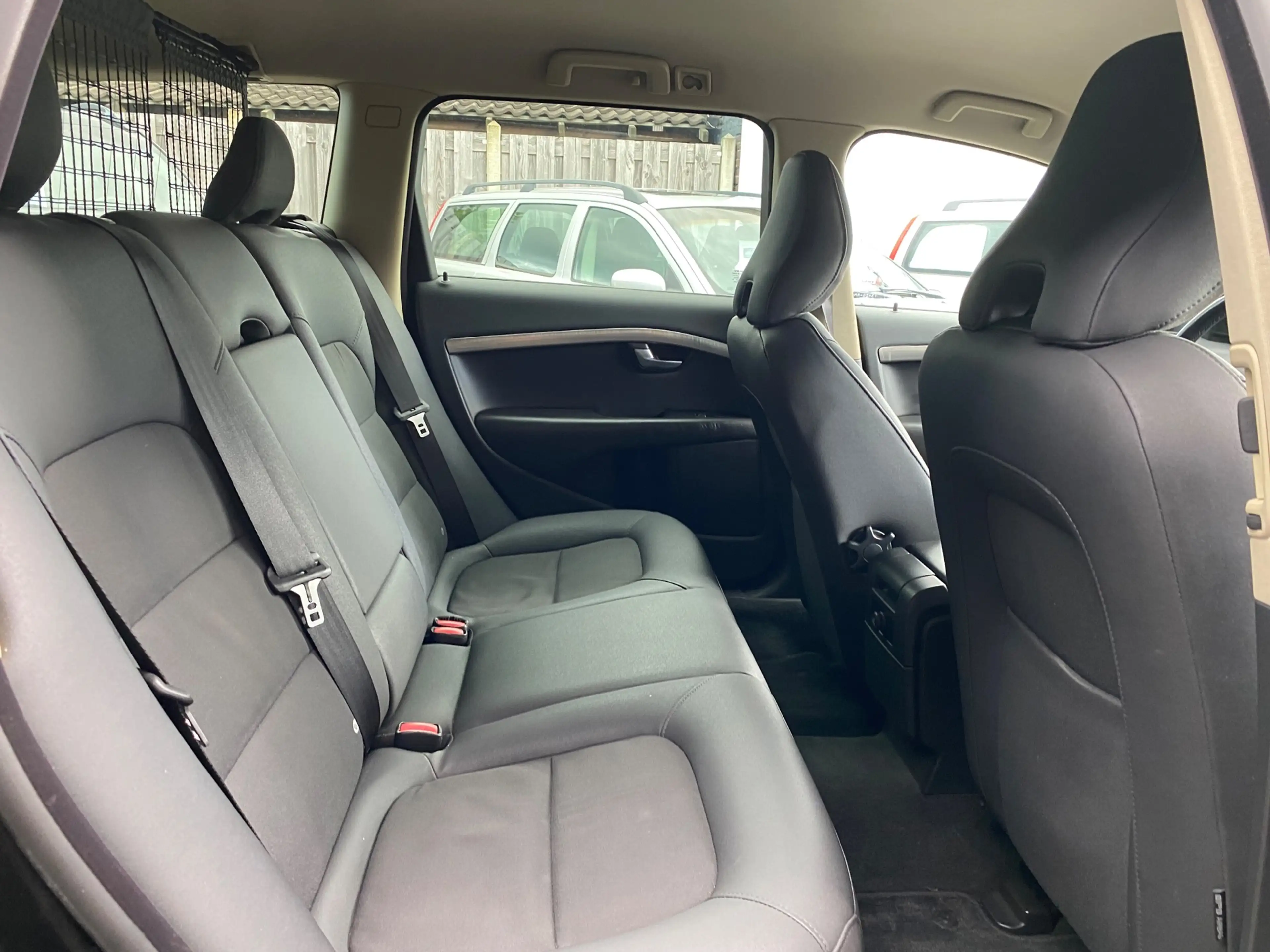 Volvo V70 2.5T Kinetic 200PK — photo 9