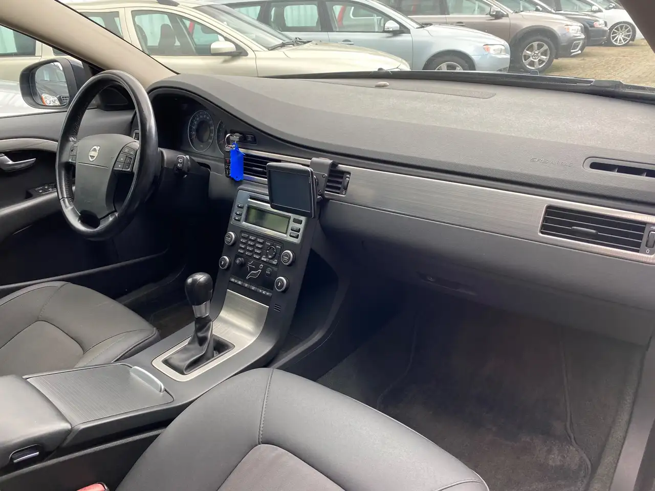VOLVO V70 2.5T 200ch - VOLANT EN CUIR