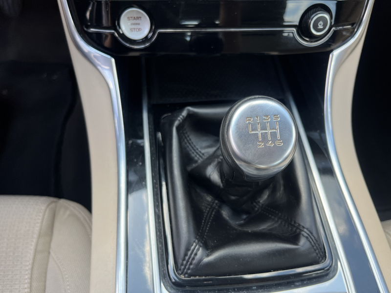 Jaguar XF 2.0d Prestige Airco Cruise controle Stuurwielbedie — photo 37