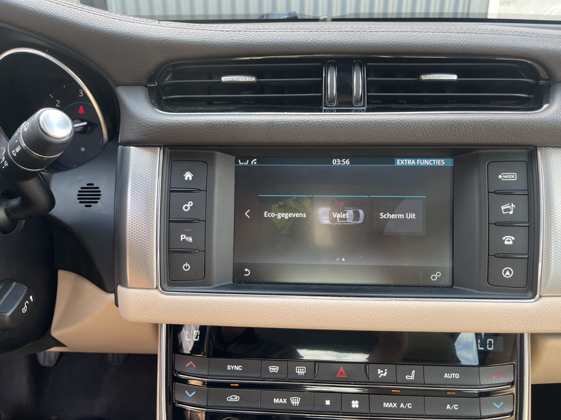 Jaguar XF 2.0d Prestige Airco Cruise controle Stuurwielbedie — photo 29
