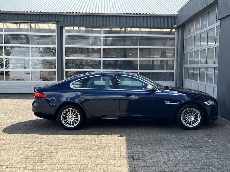 Jaguar XF 2.0d Prestige Airco Cruise controle Stuurwielbedie — photo 17