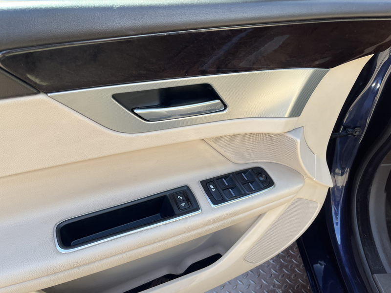 Jaguar XF 2.0d Prestige Airco Cruise controle Stuurwielbedie — photo 9
