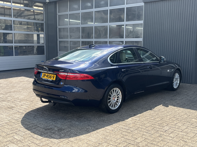 Jaguar XF 2.0d Prestige Airco Cruise controle Stuurwielbedie — photo 4