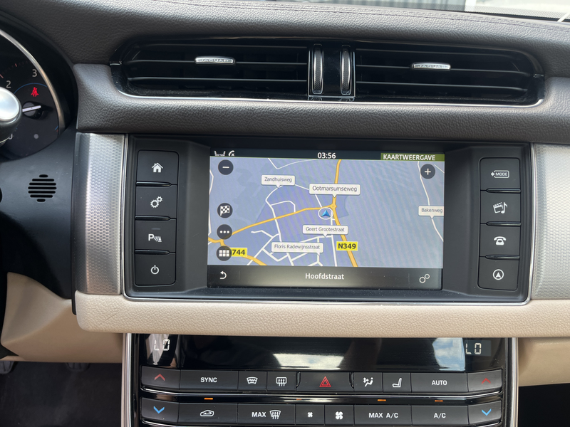 Jaguar XF 2.0d Prestige Airco Cruise controle Stuurwielbedie — photo 35
