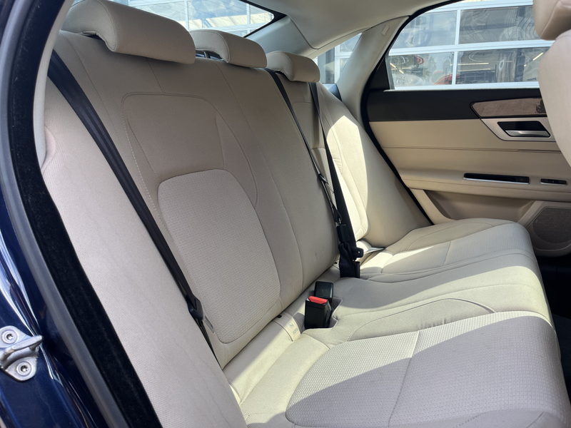 Jaguar XF 2.0d Prestige Airco Cruise controle Stuurwielbedie — photo 25
