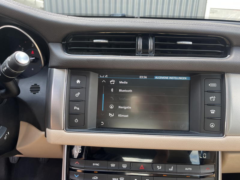 Jaguar XF 2.0d Prestige Airco Cruise controle Stuurwielbedie — photo 31