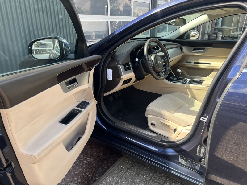 Jaguar XF 2.0d Prestige Airco Cruise controle Stuurwielbedie — photo 5