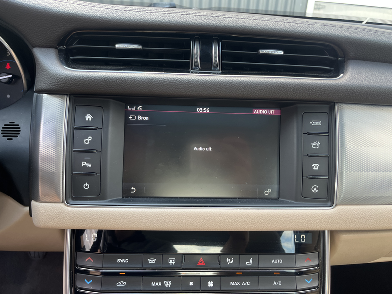 Jaguar XF 2.0d Prestige Airco Cruise controle Stuurwielbedie — photo 33