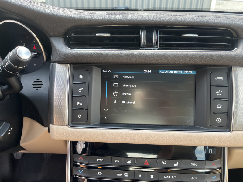 Jaguar XF 2.0d Prestige Airco Cruise controle Stuurwielbedie — photo 30