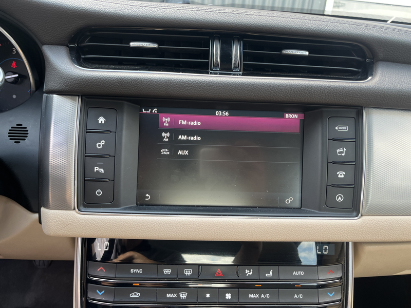 Jaguar XF 2.0d Prestige Airco Cruise controle Stuurwielbedie — photo 32