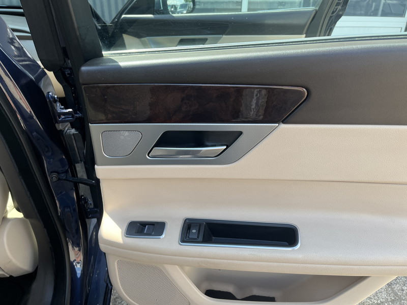 Jaguar XF 2.0d Prestige Airco Cruise controle Stuurwielbedie — photo 23