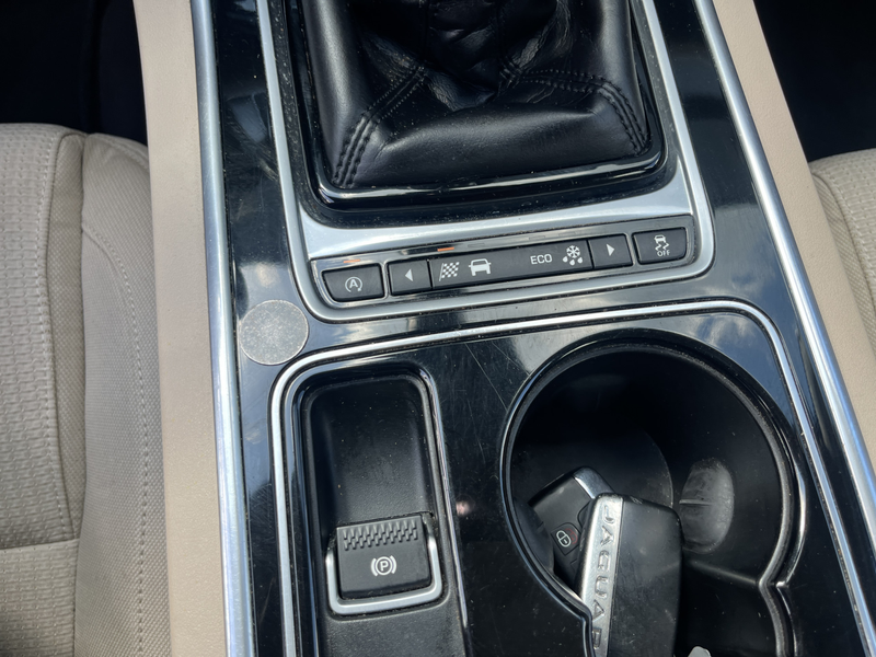 Jaguar XF 2.0d Prestige Airco Cruise controle Stuurwielbedie — photo 38