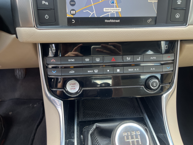 Jaguar XF 2.0d Prestige Airco Cruise controle Stuurwielbedie — photo 36