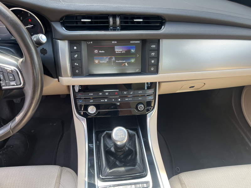 Jaguar XF 2.0d Prestige Airco Cruise controle Stuurwielbedie — photo 13