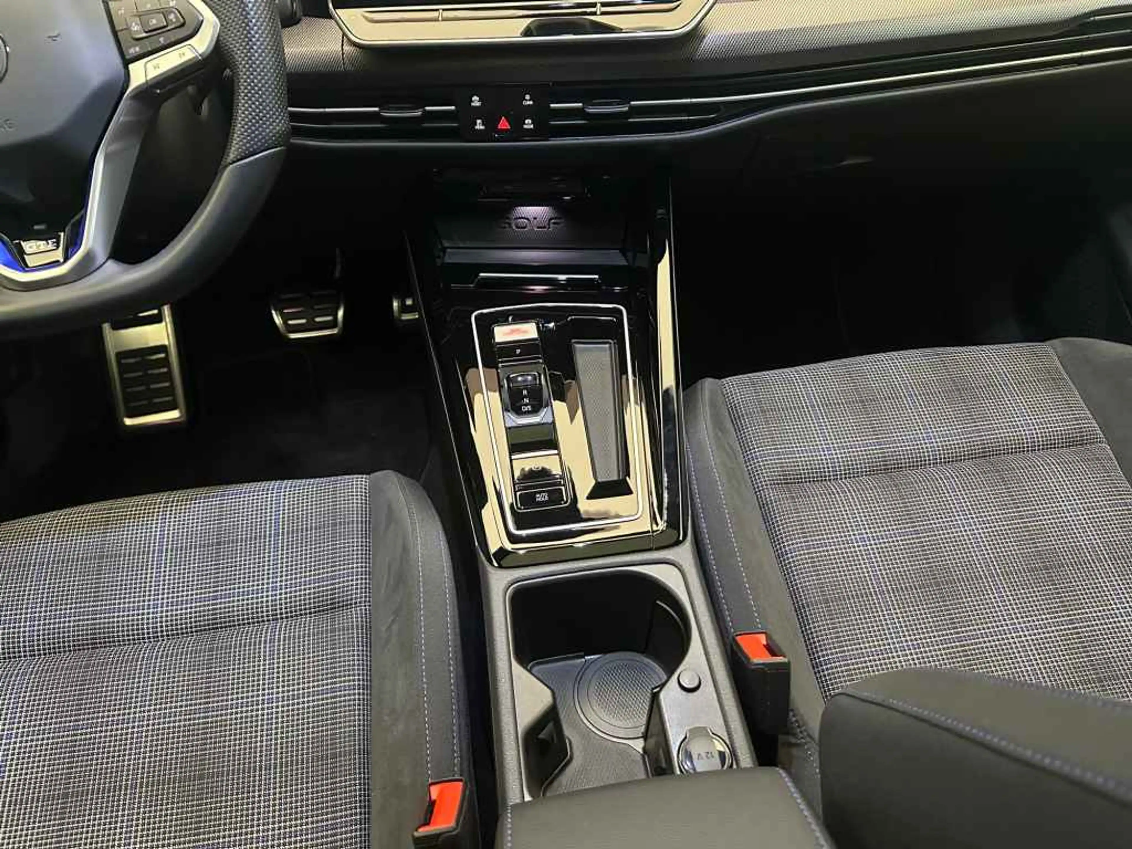 Volkswagen Golf GTE *AHK*PANO*DCC*NAV*HUD*360 — photo 15
