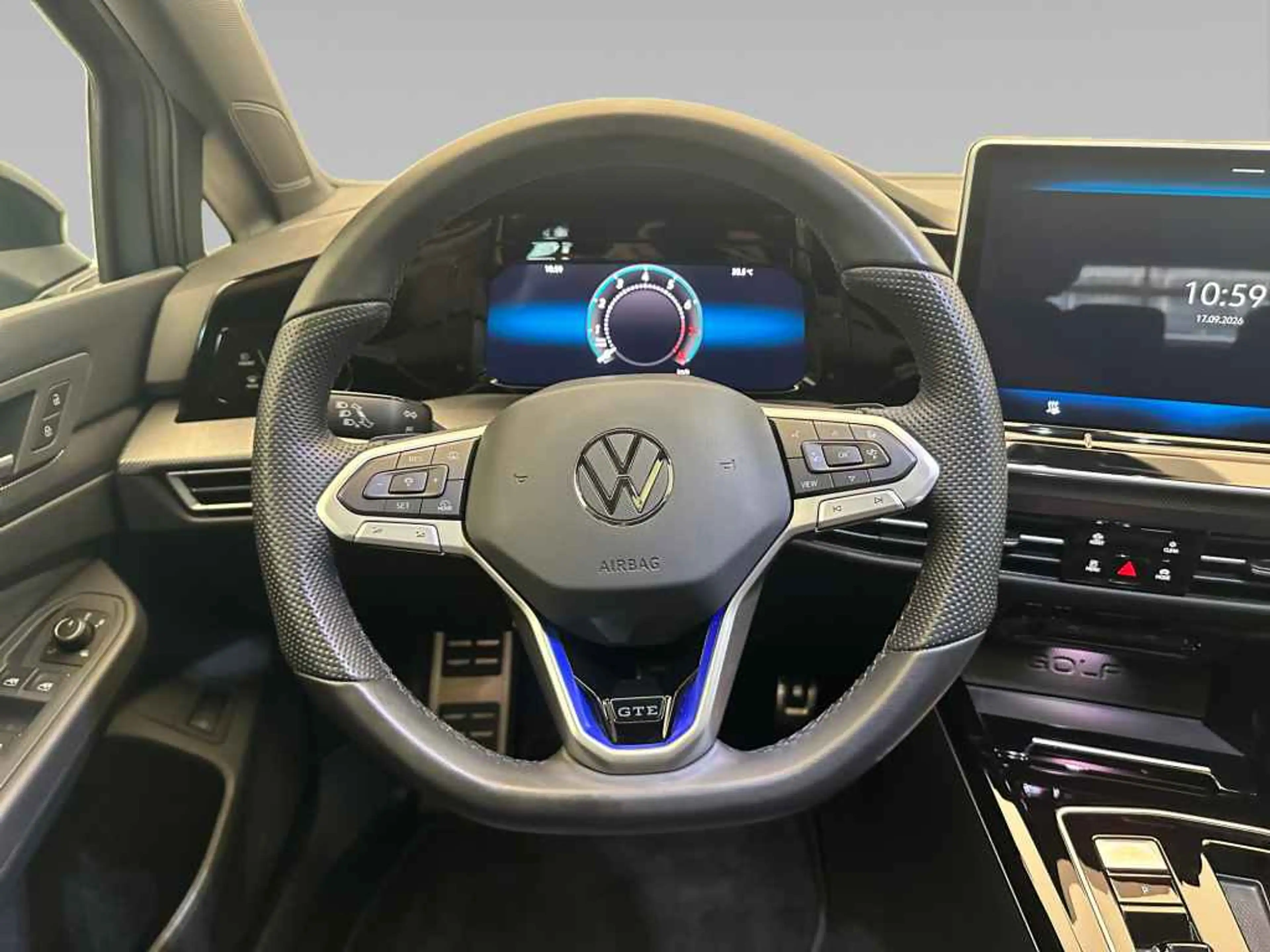 Volkswagen Golf GTE *AHK*PANO*DCC*NAV*HUD*360 — photo 14