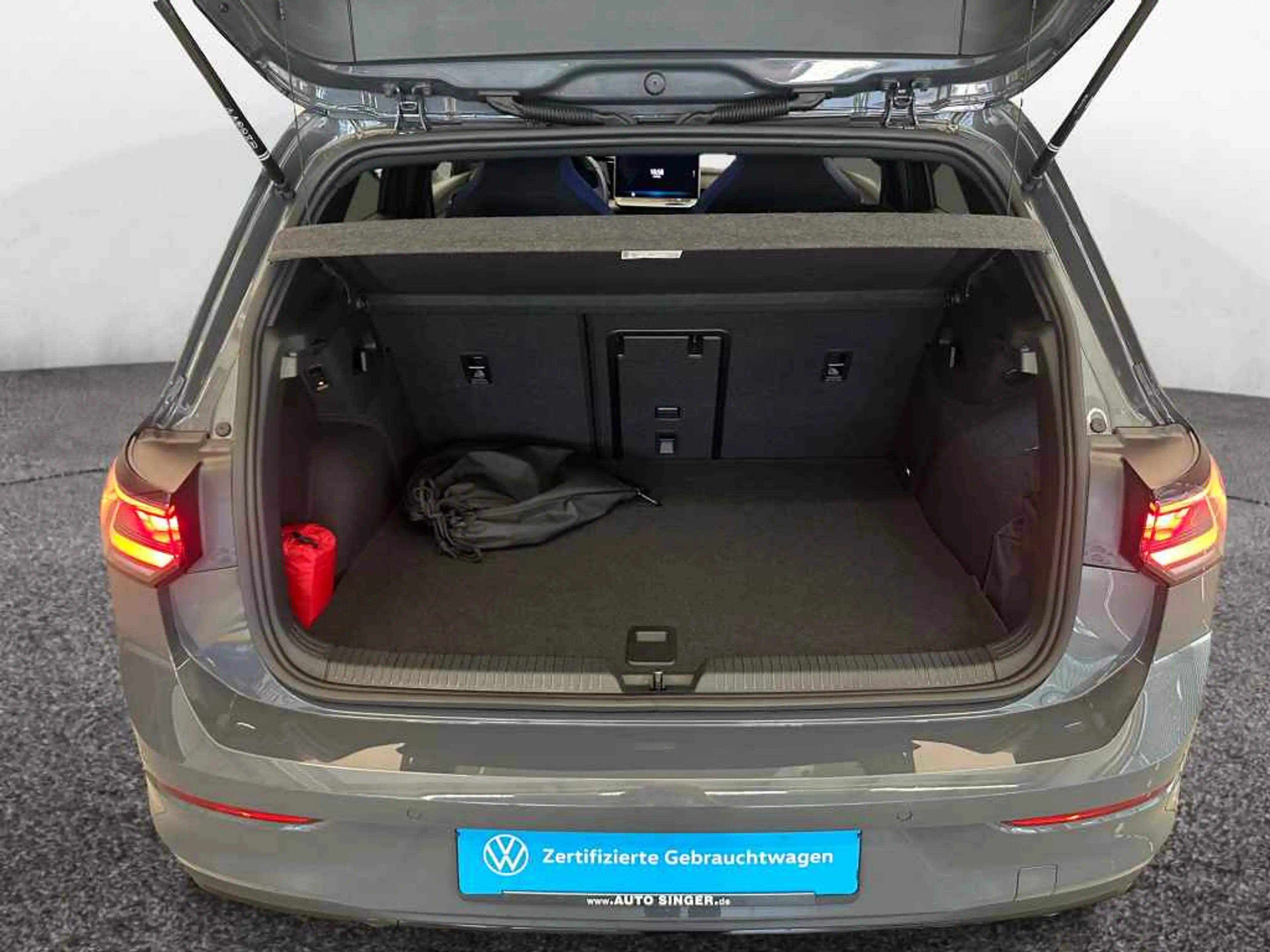 Volkswagen Golf GTE *AHK*PANO*DCC*NAV*HUD*360 — photo 9