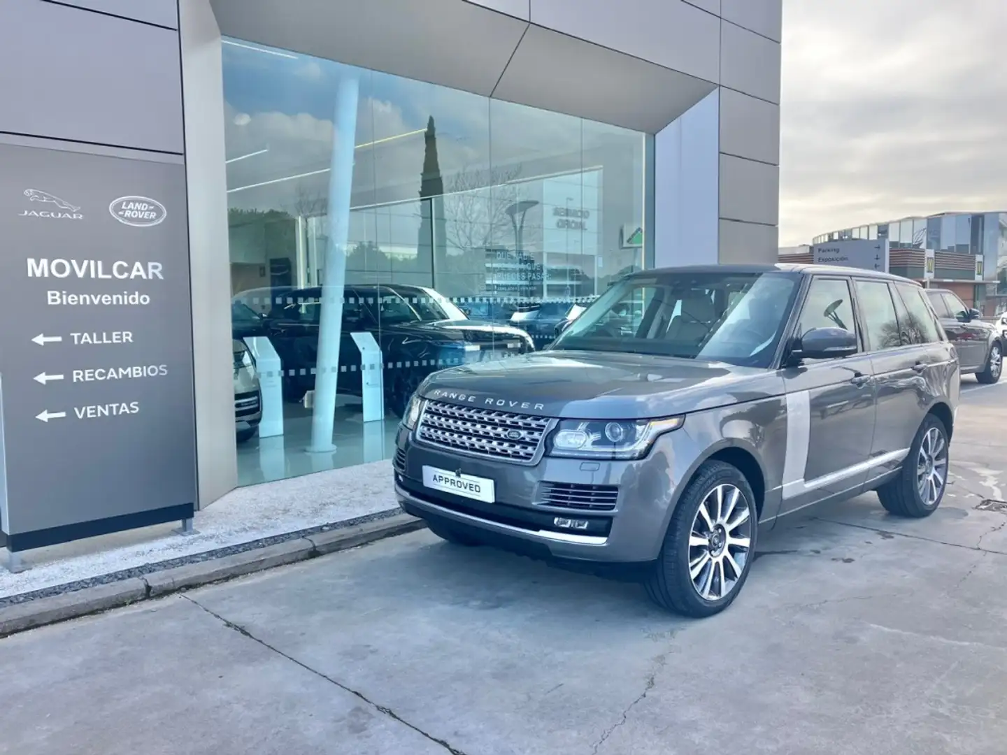 Land Rover Range Rover 3.0D TDV6 Vogue AWD Aut. Grijs - 1