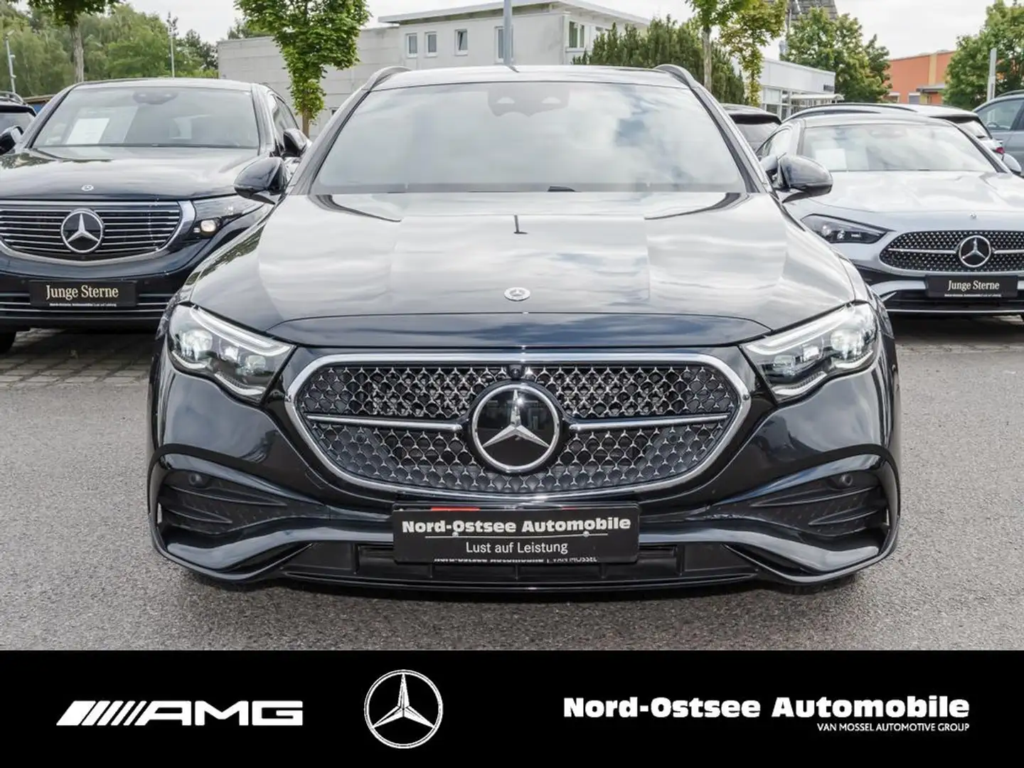 Mercedes-Benz E 220 d T AMG NIGHT MEMORY NAVI PANO 360° AHK Grijs - 2