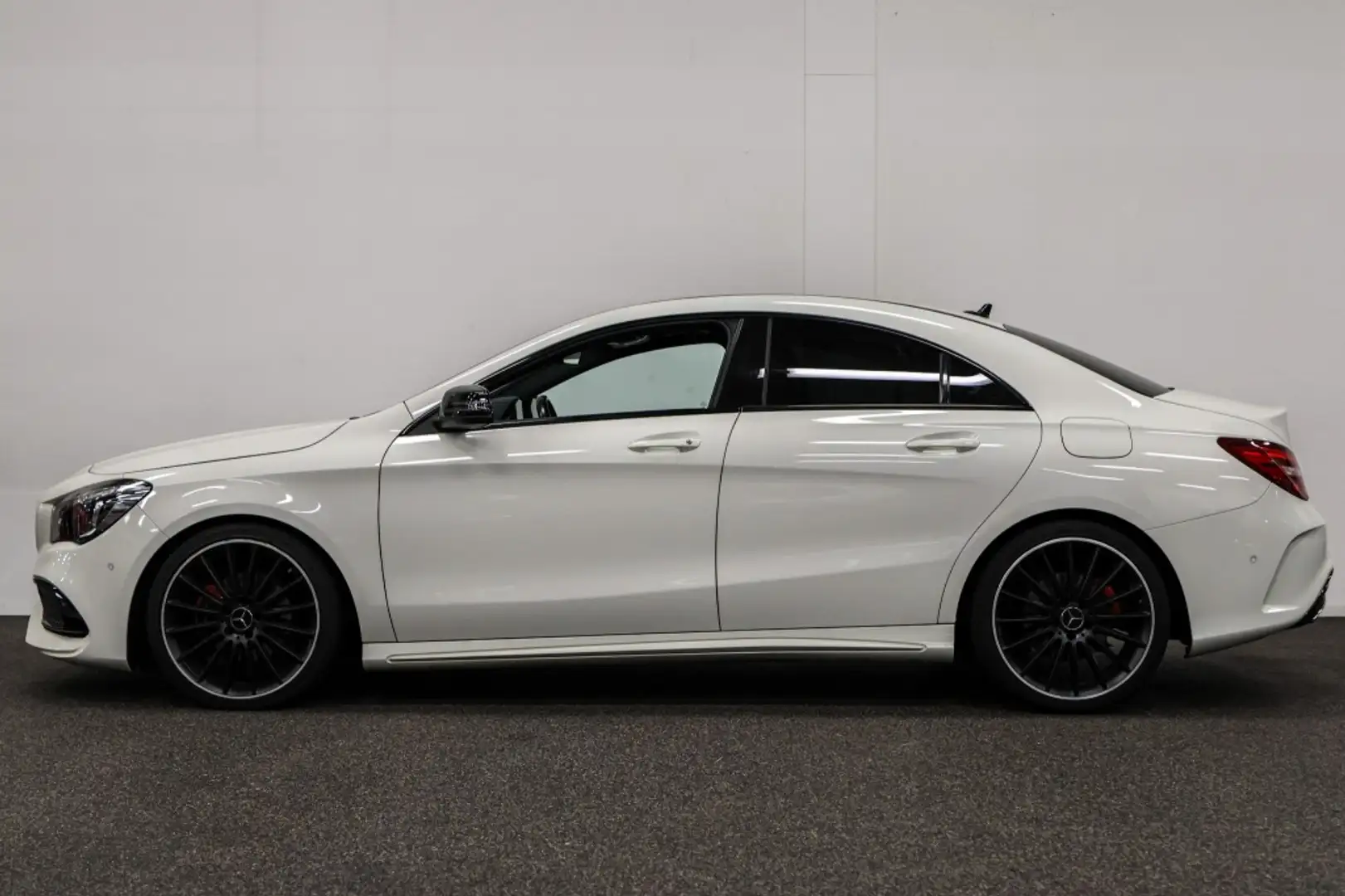 Mercedes-Benz CLA 180 AMG N. Ed. Plus Alb - 2