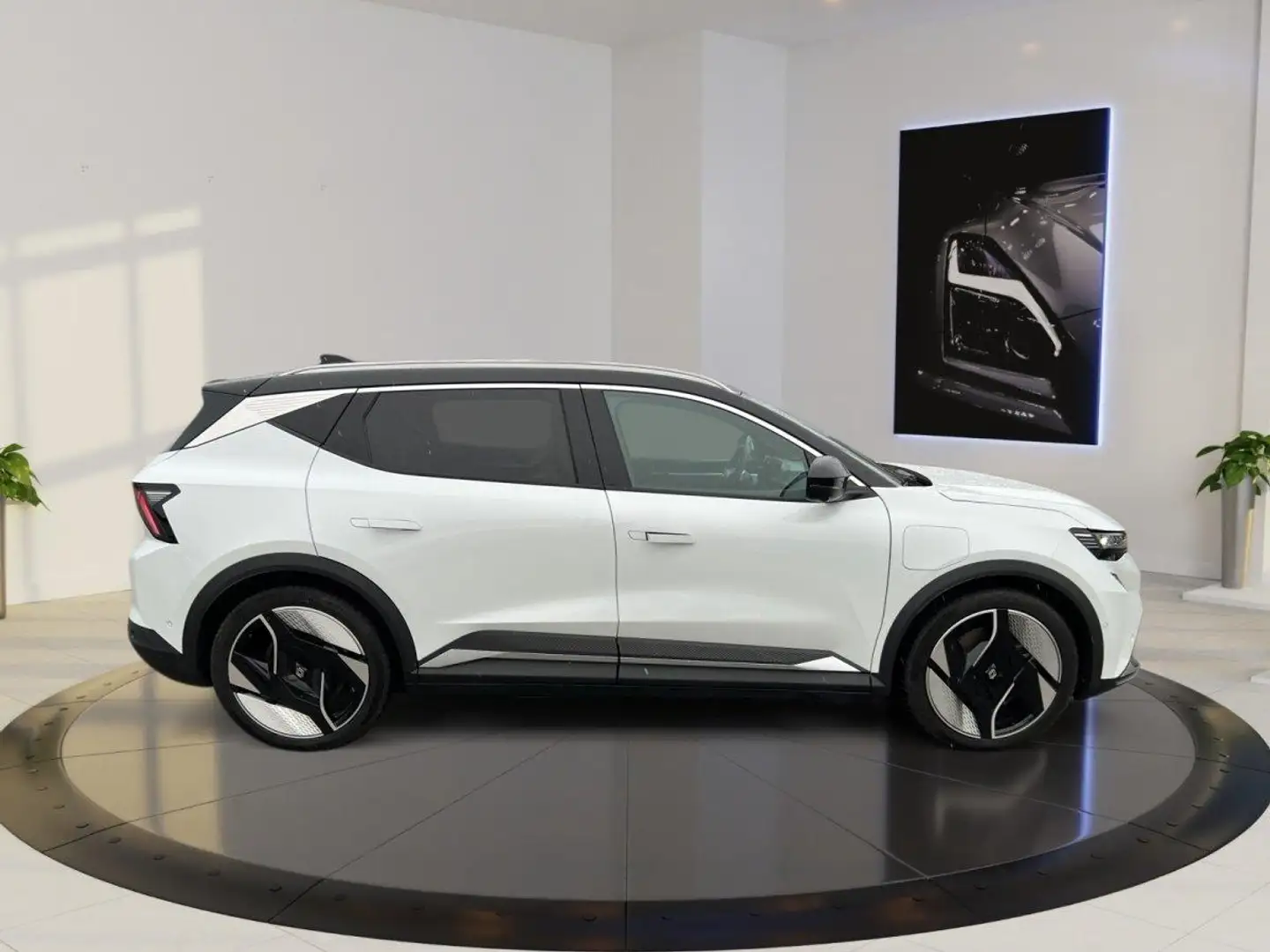 Renault Scenic E-TECH Iconic 87 kWh Long Range PANO+NAVI+KLIMA... Weiß - 2