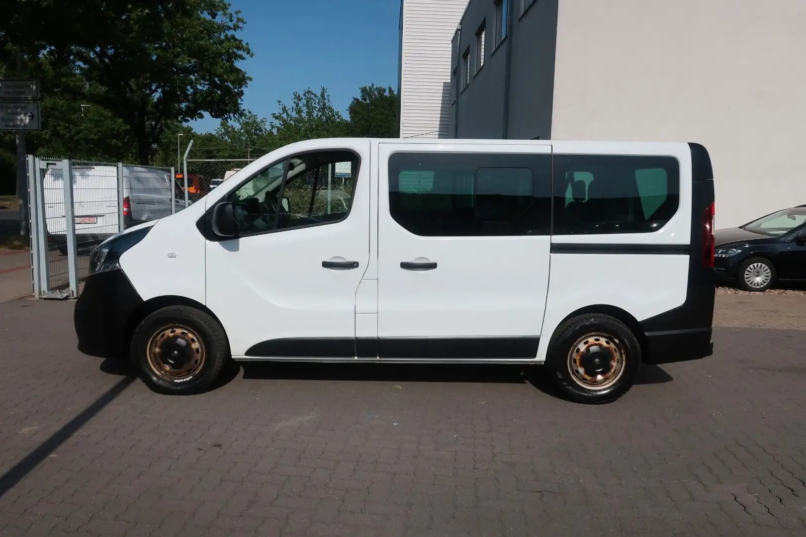 Opel Vivaro B 2,7t 2. Hand / Klima / SHZ / 9 Sitzer Weiß - 2