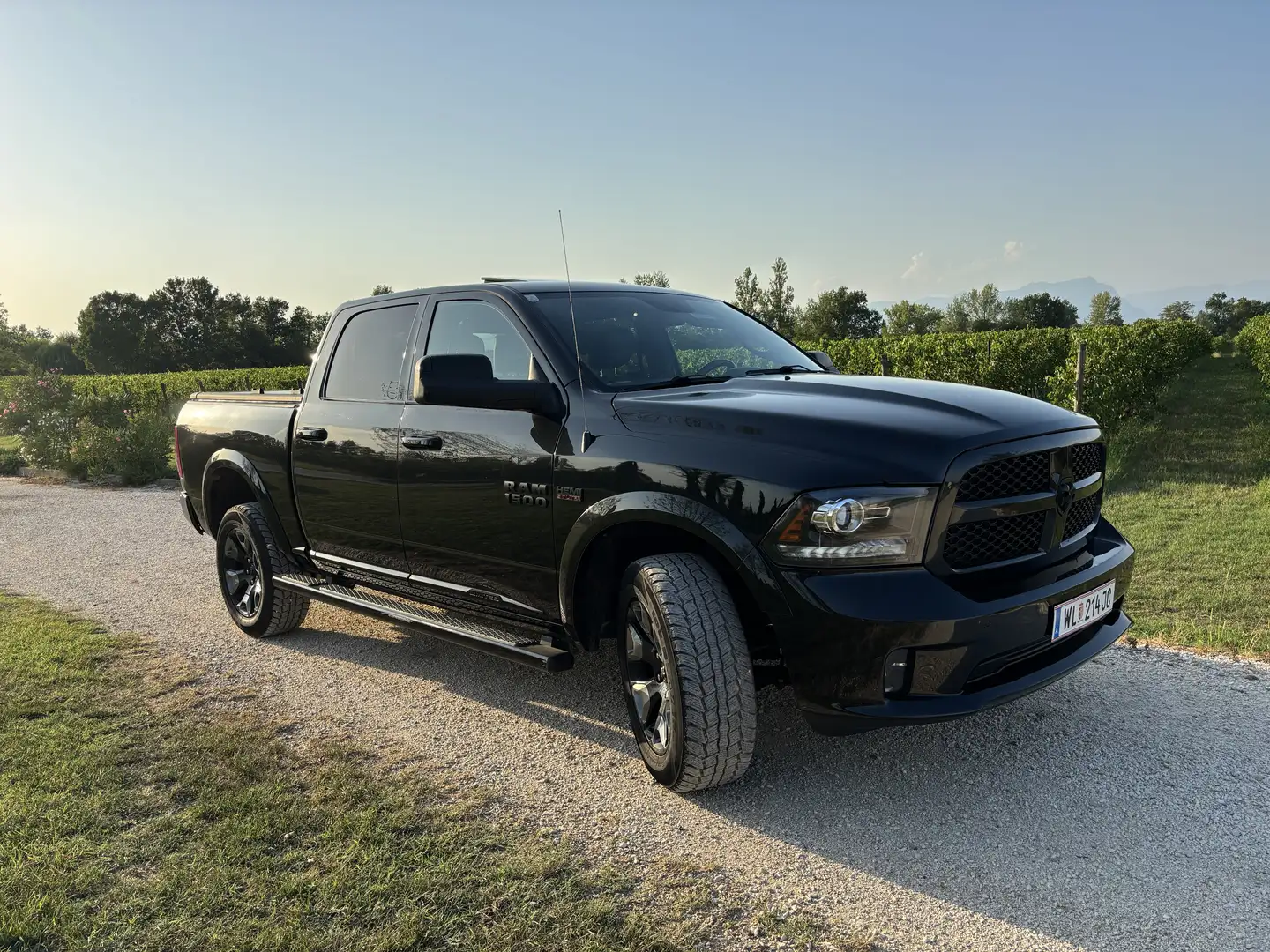 Dodge RAM 1500 LINITED Crew Cab 5,7L V8 Vollausstattung - 1