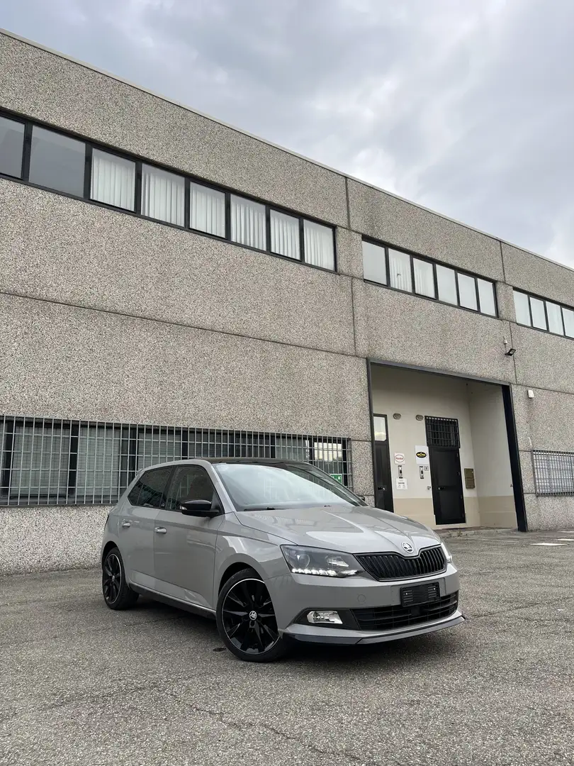 Skoda Fabia 1.0 tsi Monte Carlo 95cv Gris - 2