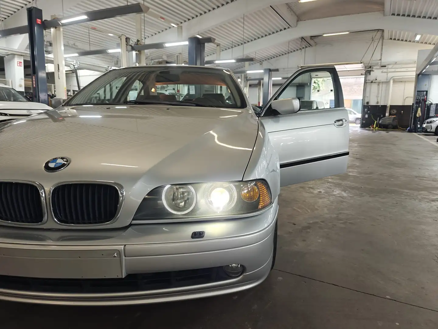 BMW 520 520i Zilver - 2