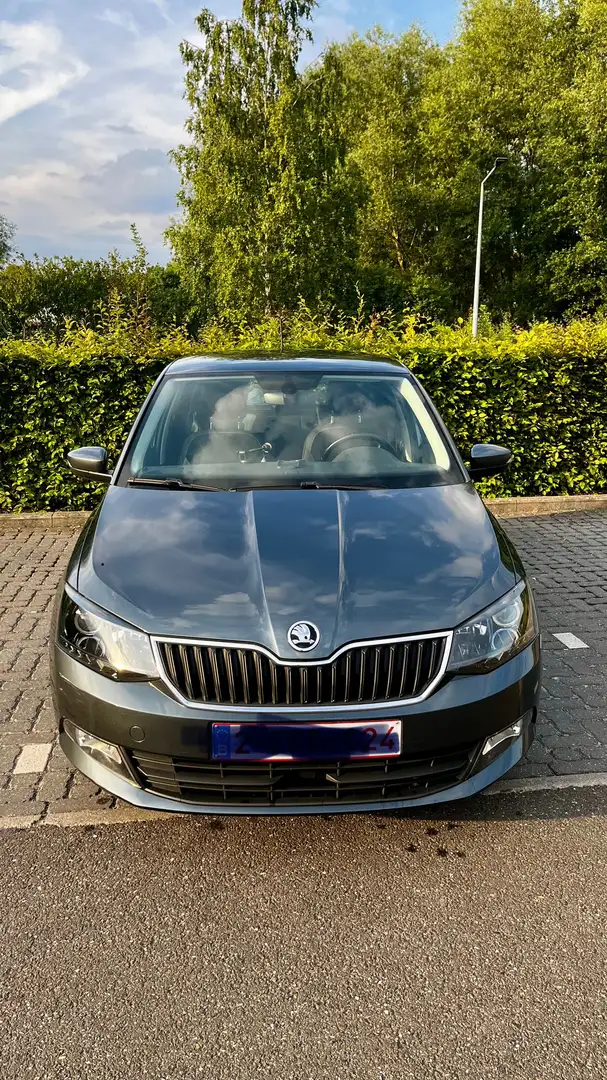 Skoda Fabia 1.0 MPI Ambition Grijs - 1