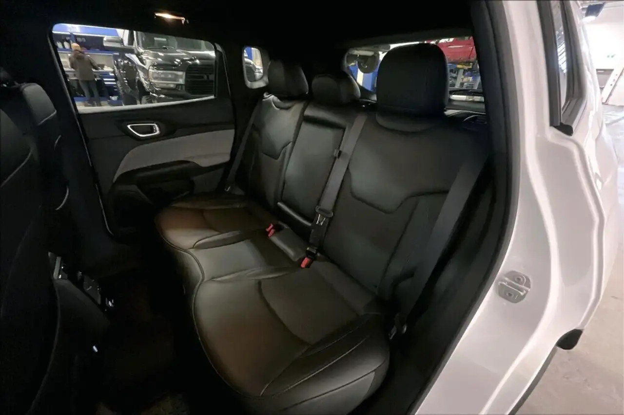 Jeep Compass снимка Jeep Compass