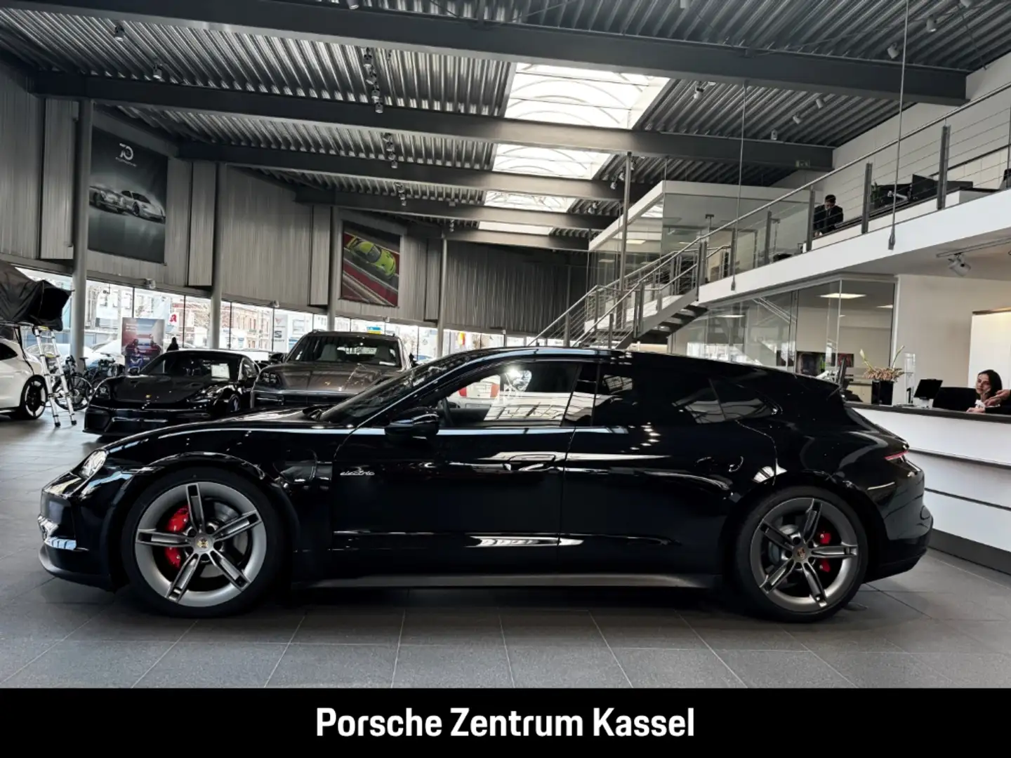 Porsche Taycan 4S Sport Turismo Schwarz - 2