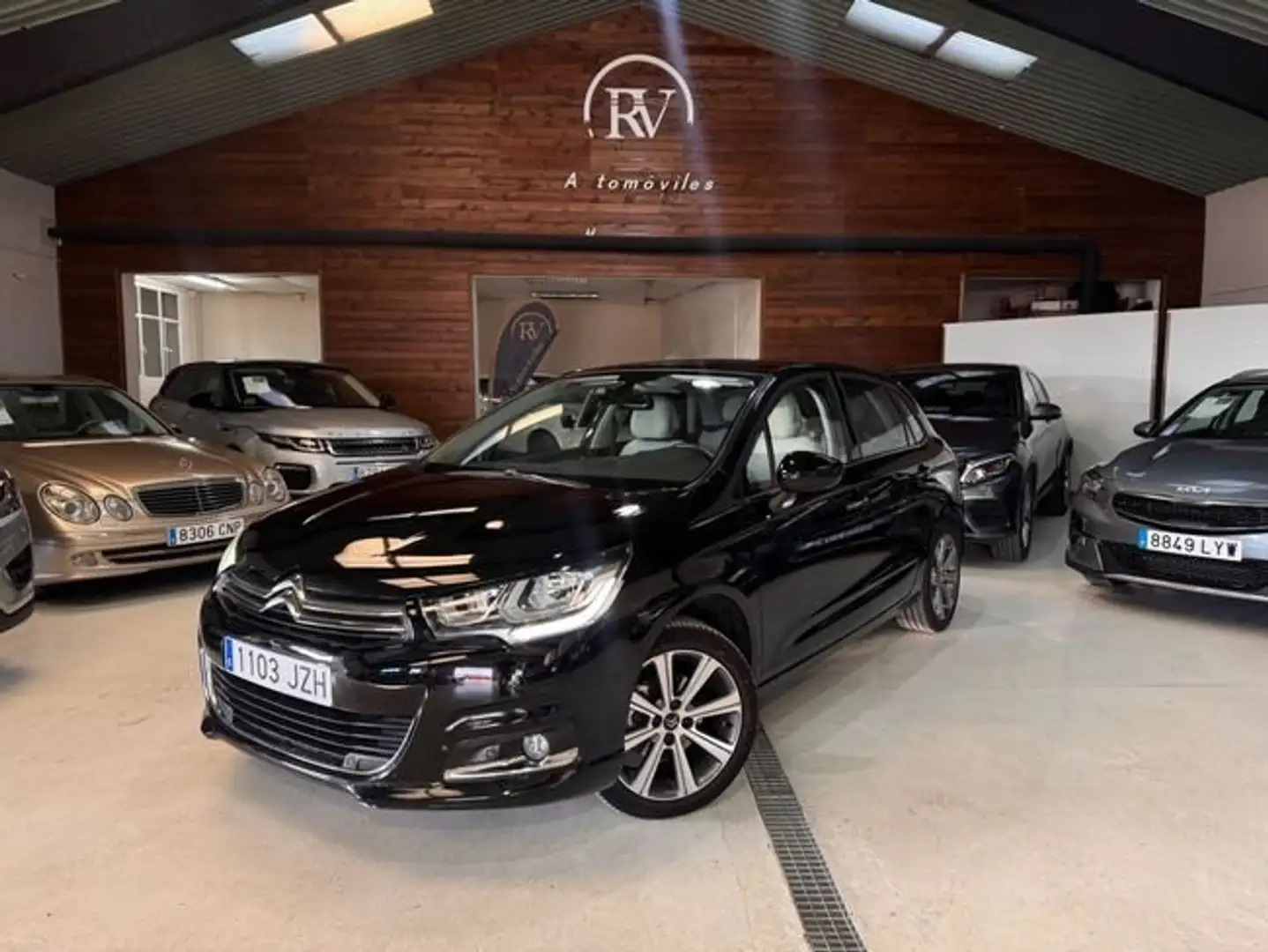 Citroen C4 BlueHDi 88KW 120CV Shine Negro - 1