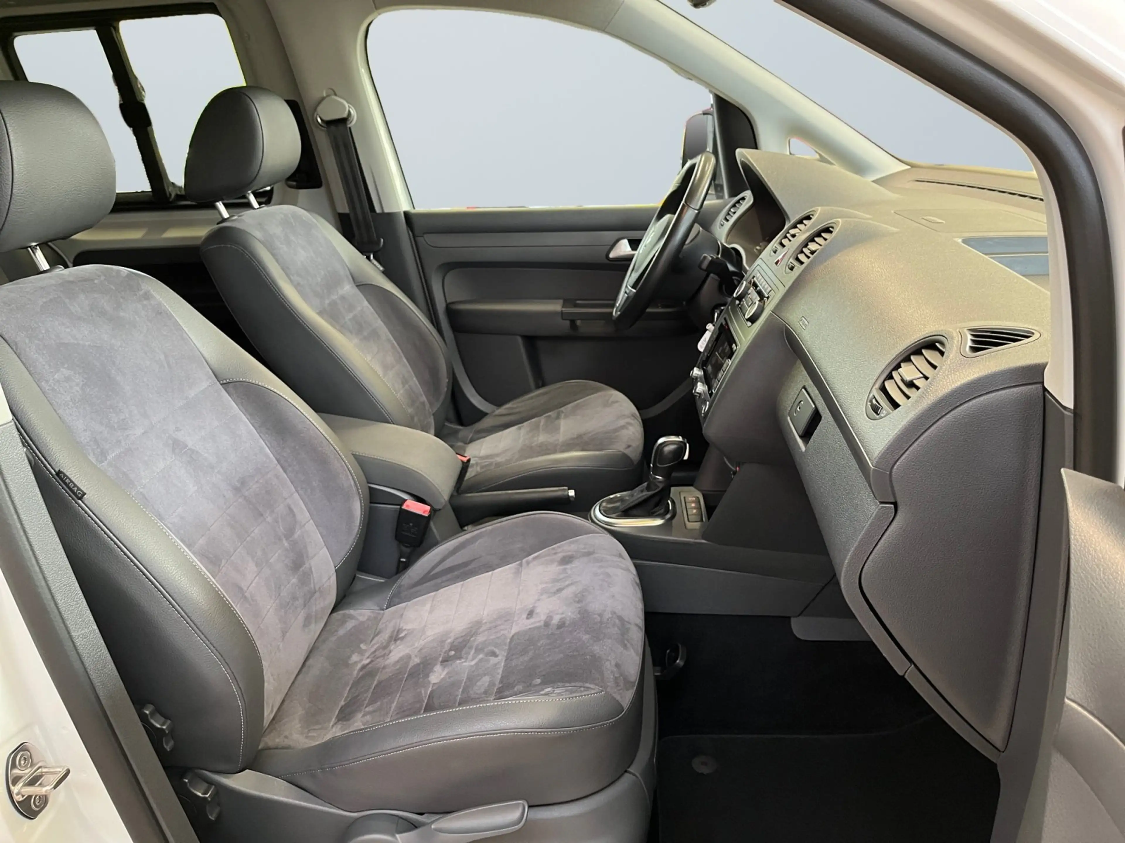 Volkswagen Caddy Kombi Highline 2.0 TDI DSG 7Sitzer BiXenon — photo 10