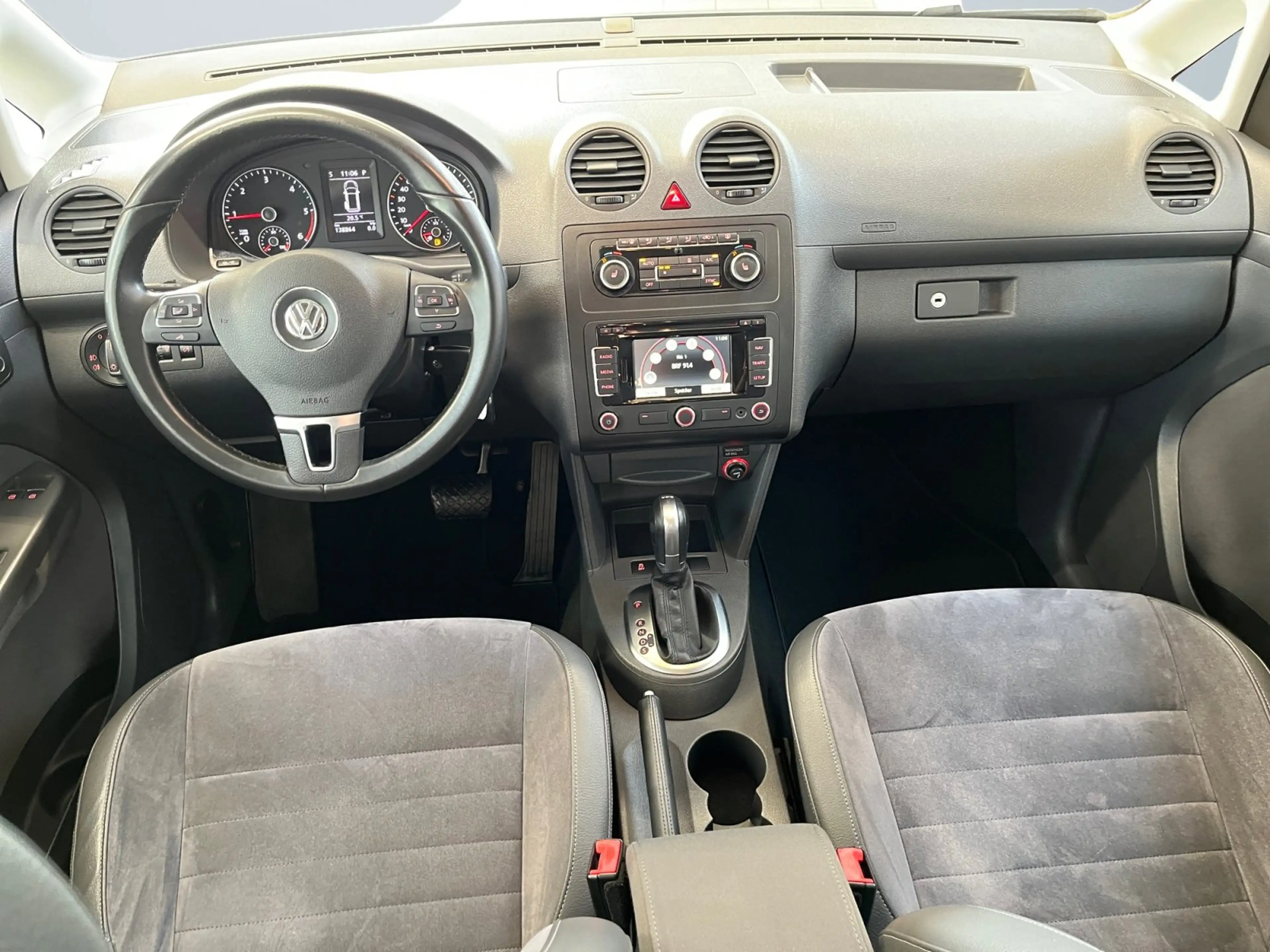 Volkswagen Caddy Kombi Highline 2.0 TDI DSG 7Sitzer BiXenon — photo 8