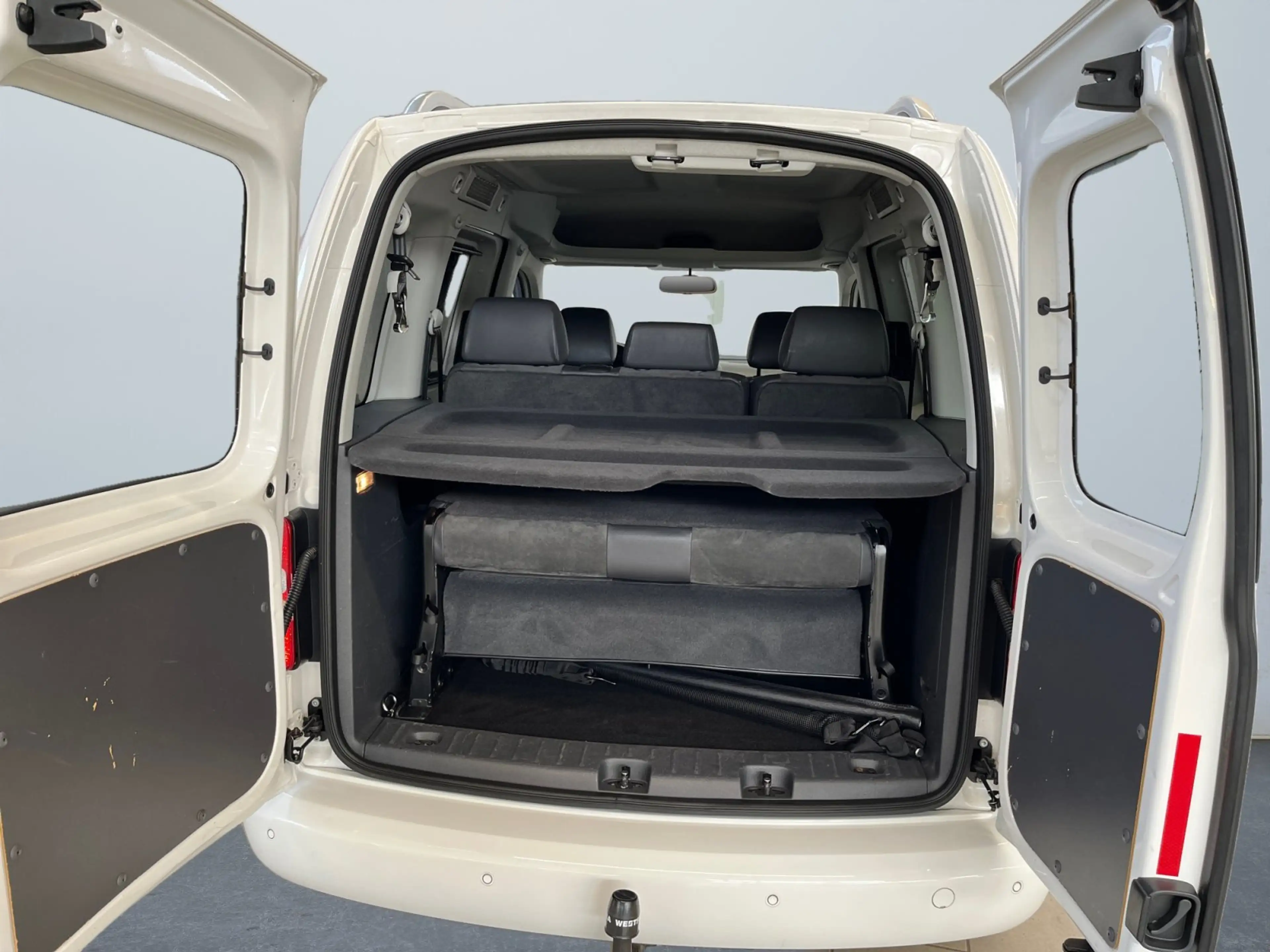 Volkswagen Caddy Kombi Highline 2.0 TDI DSG 7Sitzer BiXenon — photo 14