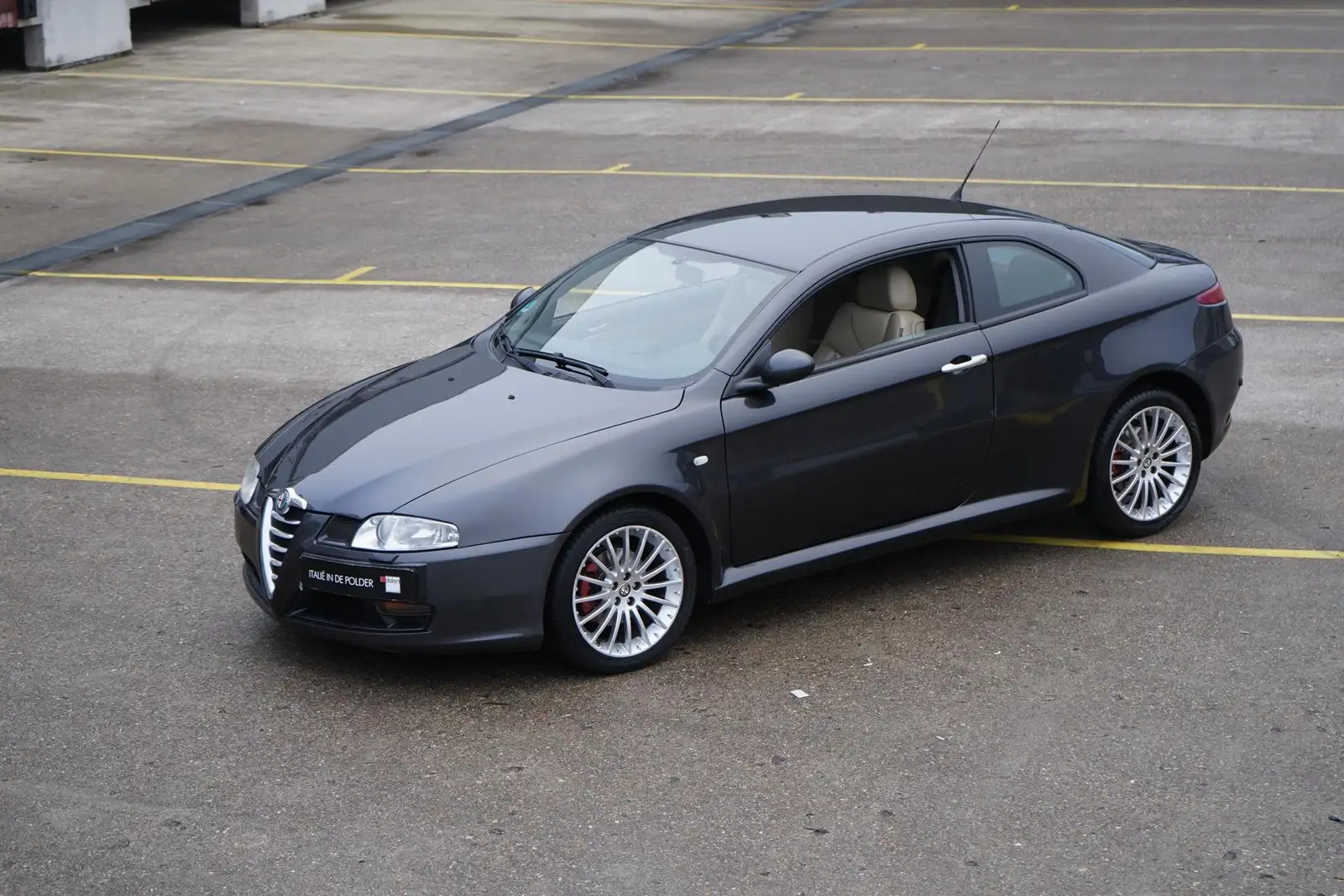 Alfa Romeo GT 2.0 JTS Distinctive Grijs - 2