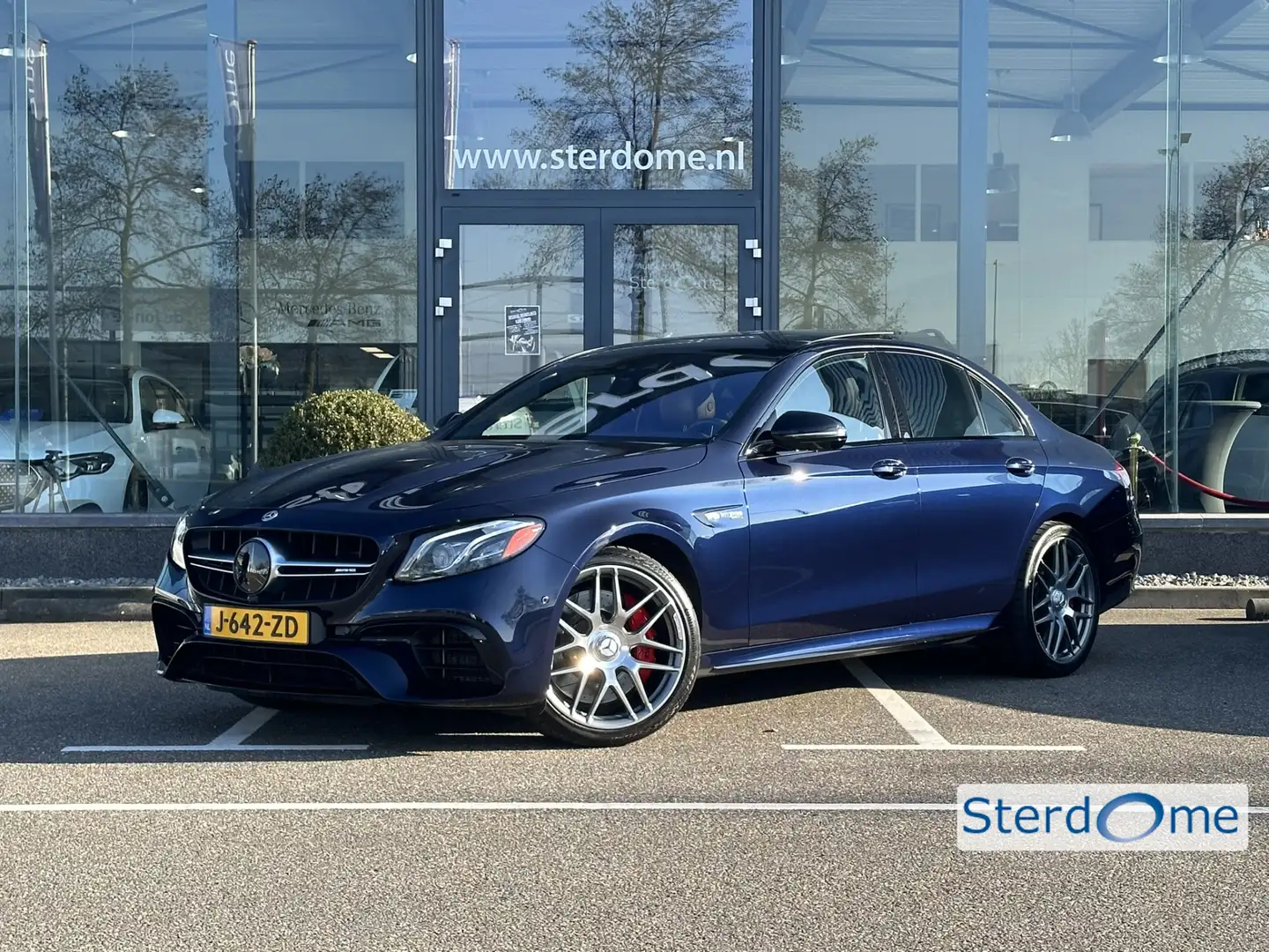Mercedes-Benz E 63 AMG S 4MATIC Premium Plus l V8 l Panorama dak l Luchtv Синій - 1