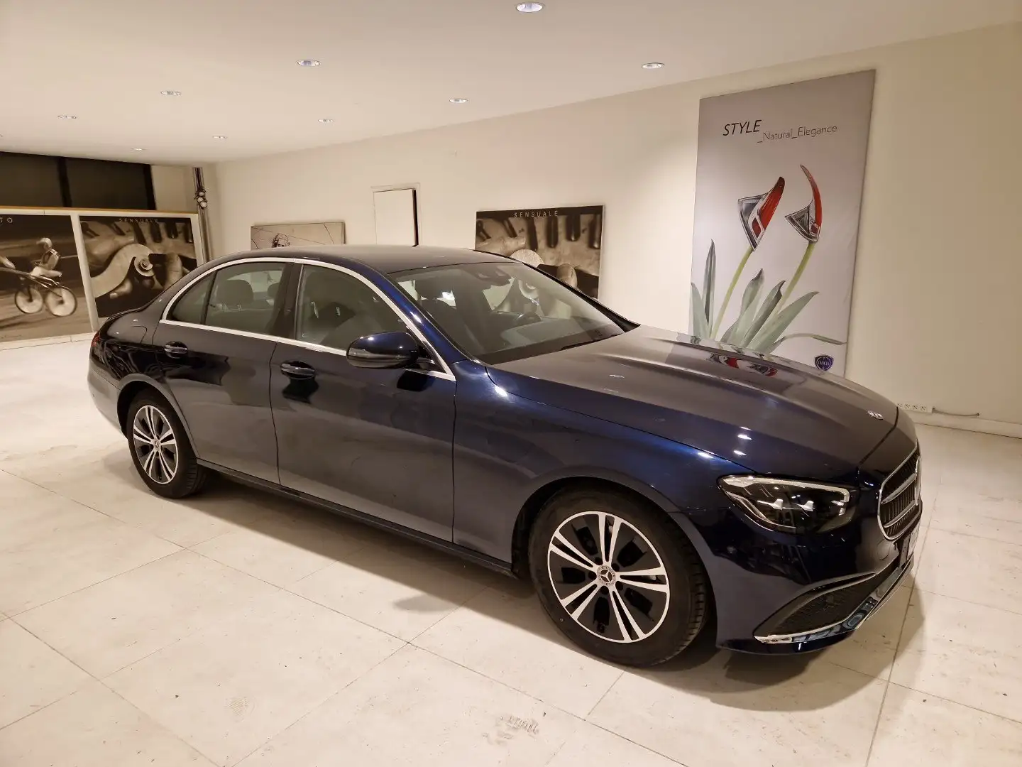 Mercedes-Benz E 220 d 194cv auto Bus.Sport Navi Adap.Cruise FariLED Blau - 2