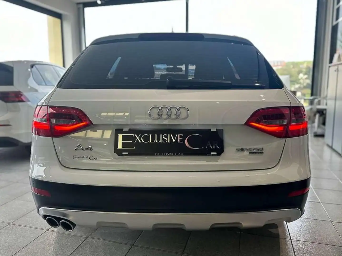 Audi A4 allroad QUATTRO 2.0 TDI 143 HP Bianco - 2