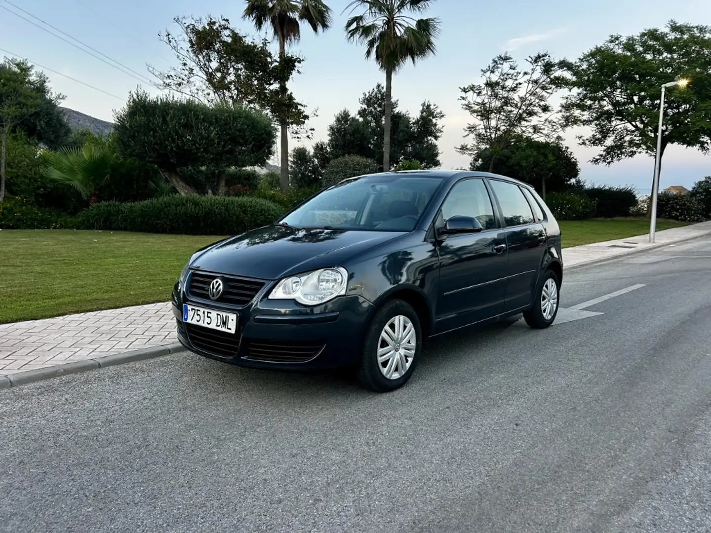 Volkswagen Polo 1.4TDI Advance 80 Gris - 1