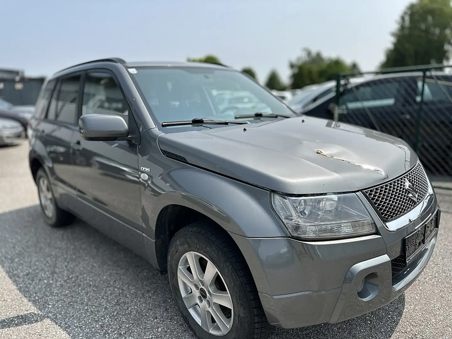Suzuki Grand Vitara 1,9 DDiS L3++ Grau - 1