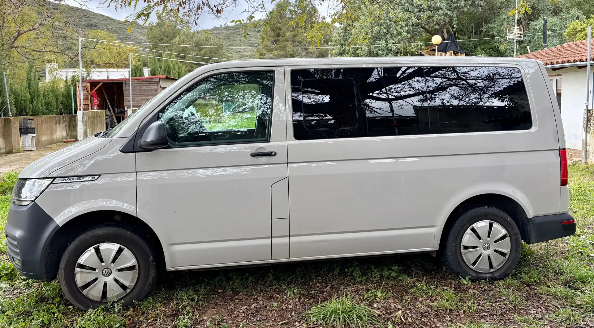 Volkswagen T6.1 Caravelle T6.1 2.0 TDI. 110 cv Beige - 2