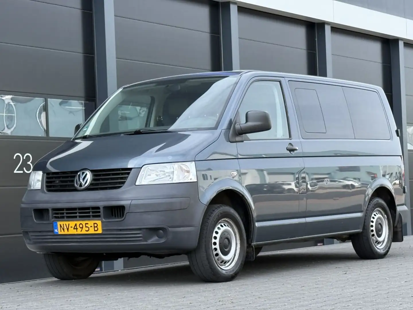 Volkswagen Transporter 2.5 TDI Airco 9-PERS 131 PK siva - 1