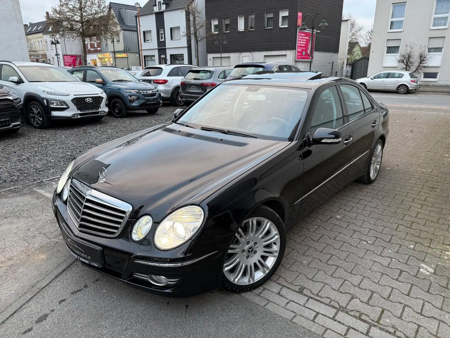 Mercedes-Benz E 280 Avantgarde Navi*BiXenon*AHK*Standheizung Schwarz - 2